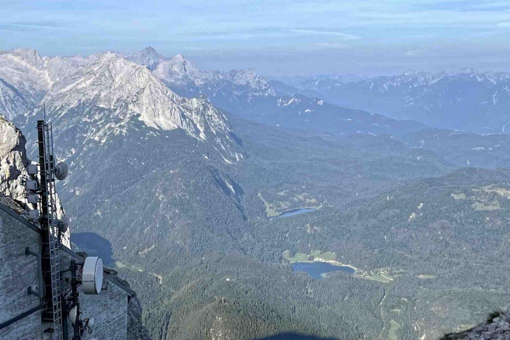 Blick Wettersteingebirge mit Ferchensee und Lautersee