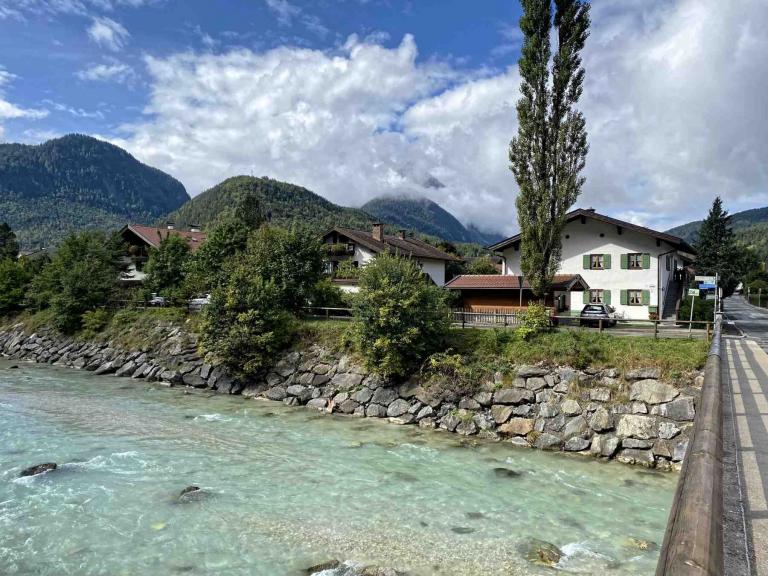 Ferienhaus Almroeserl mit Isar